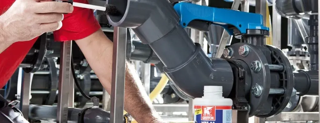 Klejenie elementów z tworzyw sztucznych – kluczowe informacje i wskazówki 